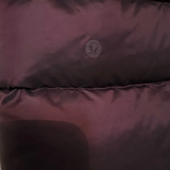 Lululemon Athletica Goose Down Hooded Puffer Jacket in Black Cherry (Burgundy) 6 - Picture 5 of 10